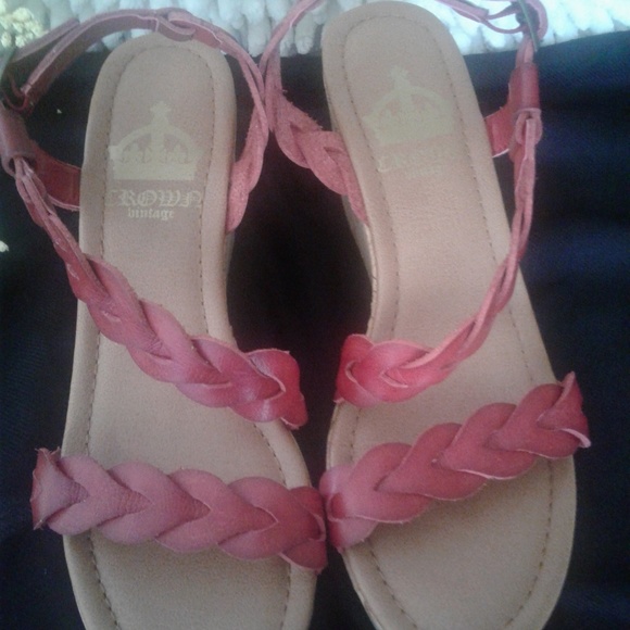 Red Croma vintage Sandles size 9 - Picture 2 of 3